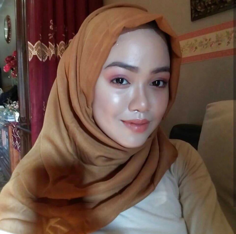 Viral Video Ukhti Hijab Pakai Rok Pendek, Apa Kata Netizen?